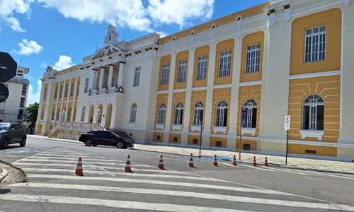 
                                        
                                            Tribunal interdita rua de João Pessoa para estacionar carros de desembargadores e servidores
                                        
                                        