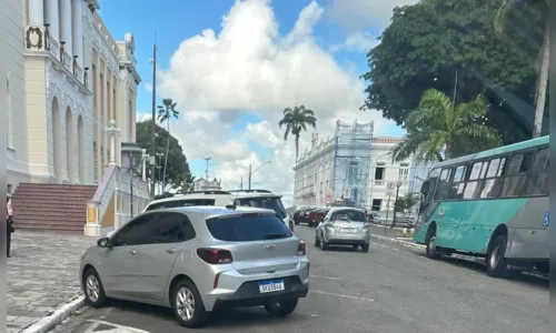 
				
					Após registro do Blog, TJPB desobstrui rua usada para estacionar carros de desembargadores
				
				