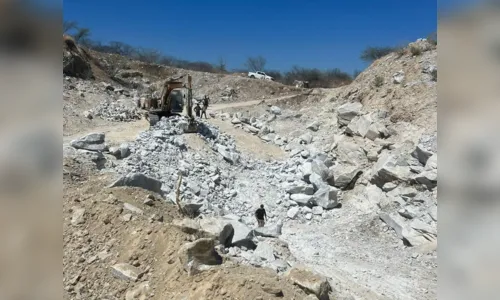 
				
					Extração ilegal de minérios é alvo de operação da PF no Sertão da Paraíba
				
				