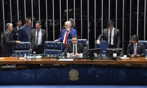 
                                        
                                            Senado aprova PEC que limita decisões individuais de ministros do STF: confira votos da Paraíba
                                        
                                        