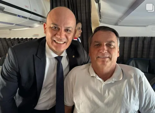 
				
					Em meio à divisão no PL, Cabo Gilberto viaja com Bolsonaro para posse de Milei na Argentina
				
				