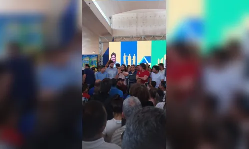 
				
					União Brasil faz 'festão' para filiar Bruno; Romero não vai e prefeito chega com Veneziano
				
				