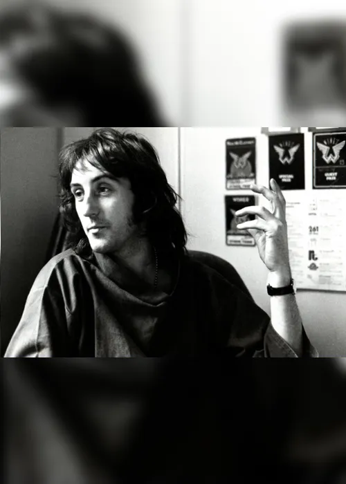 
                                        
                                            Sequela respiratória da Covid mata o mais importante dos guitarristas de Paul McCartney
                                        
                                        