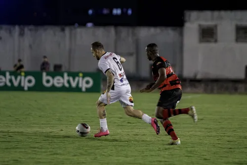 
				
					Campinense x Botafogo-PB: Clássico Emoção termina empatado em 0 a 0 no Amigão
				
				