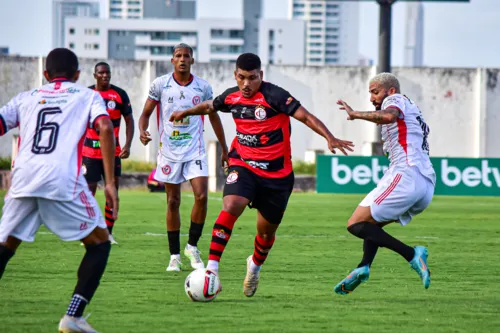 
				
					São Paulo Crystal x Campinense: Raposa faz bom segundo tempo, bate o Carcará e sobe na tabela
				
				