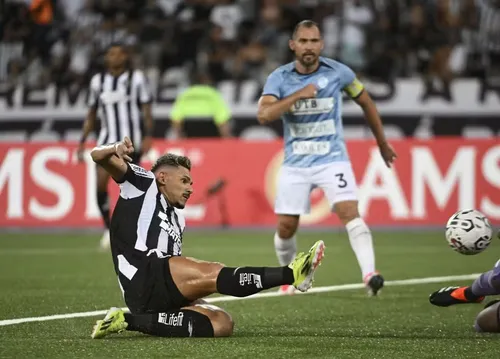 
				
					Tiquinho Soares faz promessa a fã de 5 anos e garante que não deixará o Botafogo
				
				