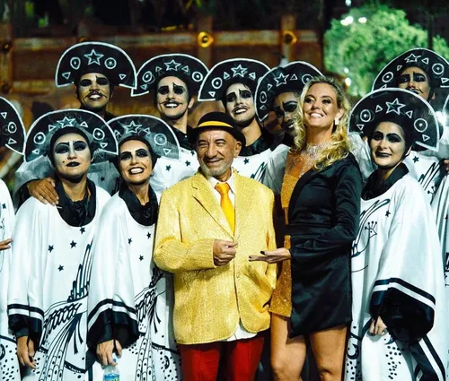 
				
					Entenda referências a Zé Katimba e Guarabira no desfile da São Clemente no RJ
				
				