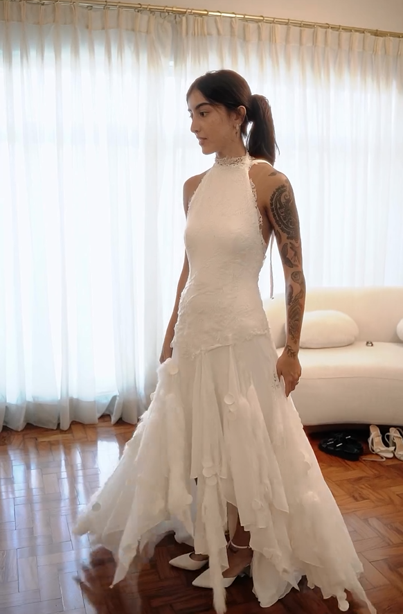 
				
					Maju Trindade veste vestido de estilista paraibana em festa de casamento
				
				