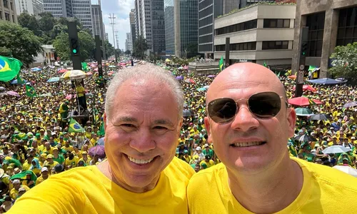 
                                        
                                            Cabo Gilberto e Queiroga se encontram em manifestação pró-Bolsonaro na Paulista
                                        
                                        