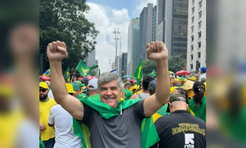 
				
					Cabo Gilberto e Queiroga se encontram em manifestação pró-Bolsonaro na Paulista
				
				