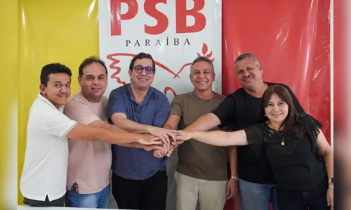 
				
					Crise no PSB: com rumores de destituição, Gervásio ‘cola’ em Carlos Siqueira
				
				