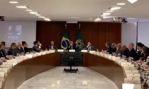 
                                        
                                            Queiroga participou de reunião com Bolsonaro em que ex-presidente cobra "ação" antes das eleições
                                        
                                        