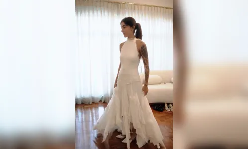 
				
					Maju Trindade veste vestido de estilista paraibana em festa de casamento
				
				
