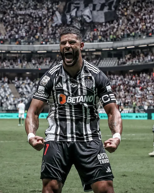 
				
					Hulk marca 100° gol com a camisa do Atlético-MG
				
				