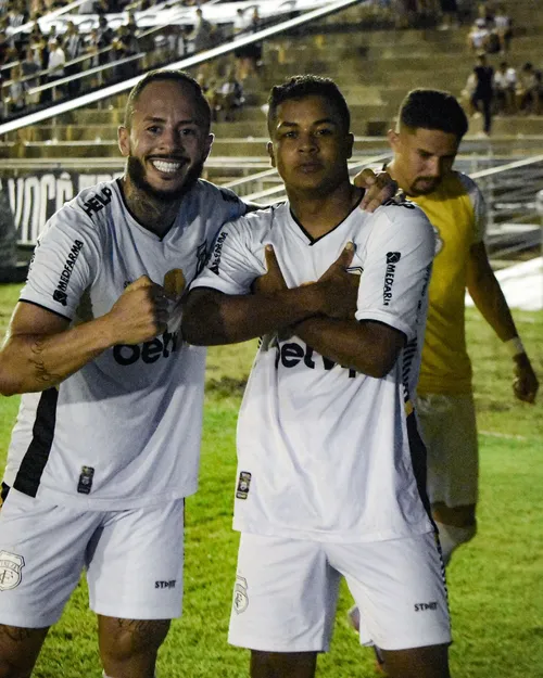 
				
					Botafogo-PB x Treze: Galo vence por 2 a 0 e assume a liderança do Paraibano
				
				