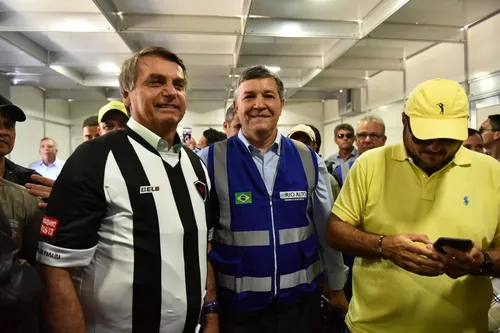 
				
					Bolsonaro veste camisa do Botafogo-PB na véspera da final do Campeonato Paraibano 2024
				
				