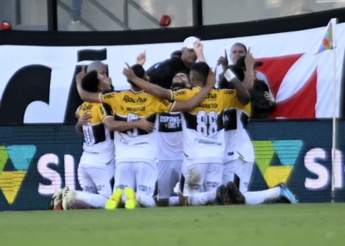 
				
					Criciúma goleou o Vasco com direito a 2 gols de paraibano
				
				