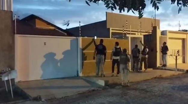 
				
					Detentos do presídio de Cajazeiras fazem rebelião após diretor ser preso
				
				