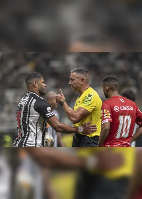 
                                        
                                            Hulk e arbitragem: Sindicato de árbitros repudia reclamações do atacante após 2 a 2 com Cruzeiro
                                        
                                        